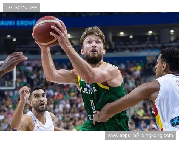 小萨博尼斯强硬二次进攻得手