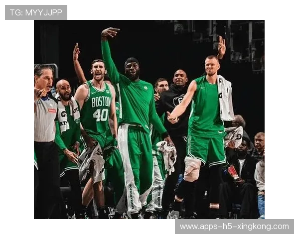 凯尔特人利用边路组合打开局面，迅速掌控比赛节奏